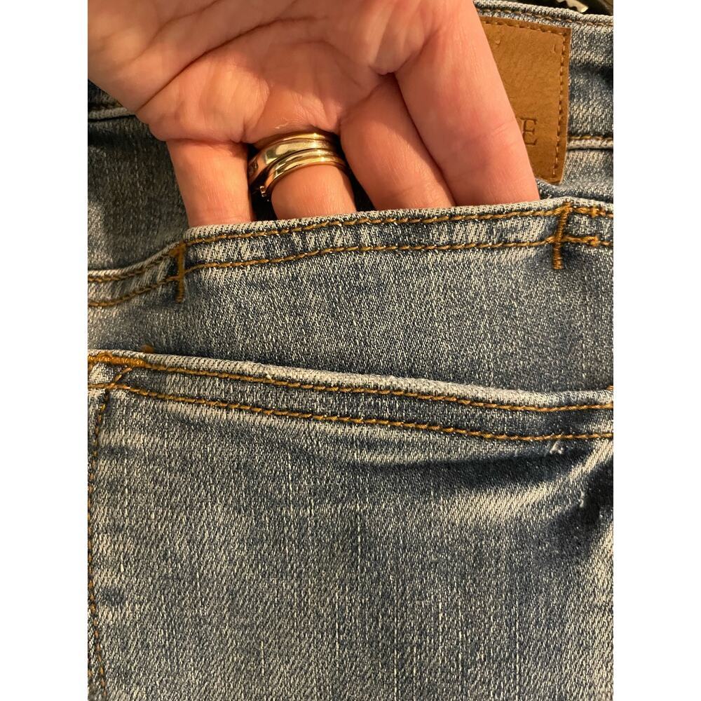 Judy Blue Highrise Dad Jean Distressed 5/27 - Picture 7 of 10